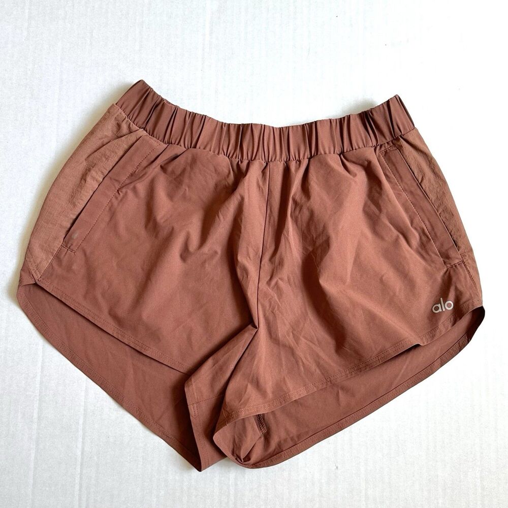 Alo Yoga Women’s Playmaker Dolphin Shorts XS Limited Edition Chestnut Brown